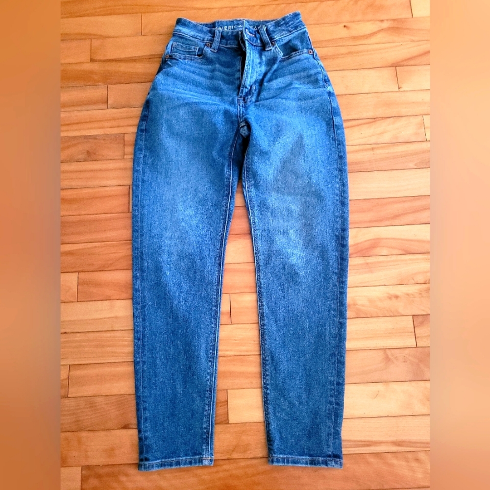 American Eagle Mom Jeans size 000 short